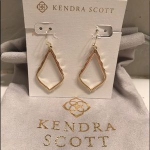 Kendra Scott Sophia Drop Earrings in Gold